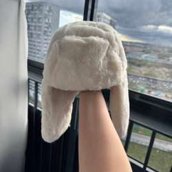 Белая тёплая ушанка ?