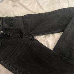 Джинсы Zara на девушку в Адлере