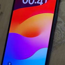 iPhone 13 синего цвета