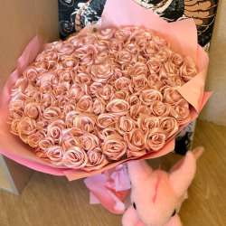 Букет 101 роза из атласных лент