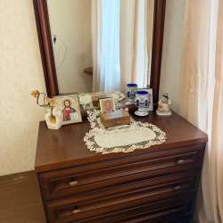 Продам комод с зеркалом