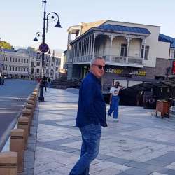 Юрий, 48 лет, хочет пообщаться