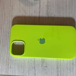 Чехол на iPhone 13