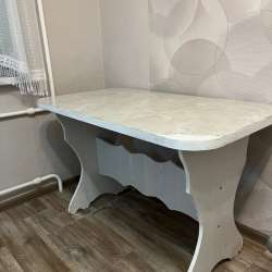 Стол кухонный