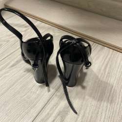 Лакированные босоножки Zara Basic на устойчивом каблуке