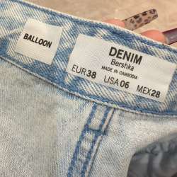 Джинсы Balloon Bershka в Якутске
