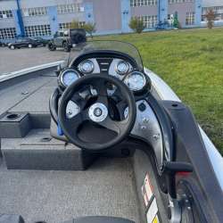 Катер Tracker фото 6