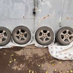 Продам диски с резиной в Красноярске