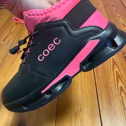 Продам улепленные кроссовки