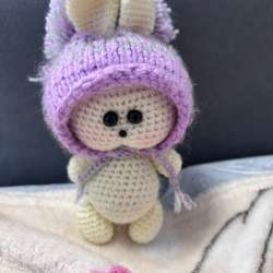 Вязанная игрушка зайчик