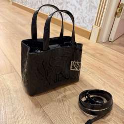 Продаю сумку Armani Exchange в Румянцево