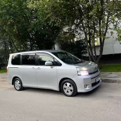 Toyota voxy в Москве фото 4