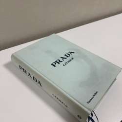 Книга Prada