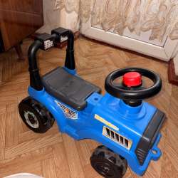 Игрушечная машина
