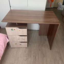 Продам стол доя школьника и стул