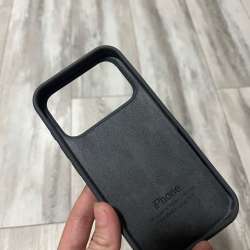 iPhone 18 pro чехол черного цвета ?