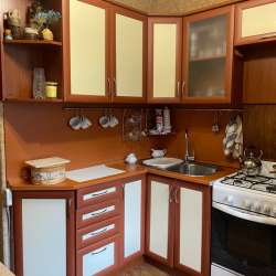 Продам гарнитур кухонный и стенку в Владимире
