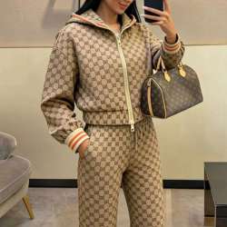 Gucci костюм