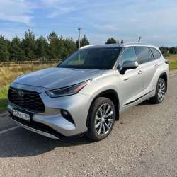 Toyota Highlander 2021г. в Москве фото 10
