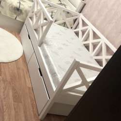 Продам детскую кровать , массив.