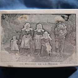 Старинная шкатулка «Возвращение с мессы». Франция, 1900-е гг