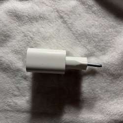 Зарядка для iPhone в Москве