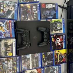 Sony PlayStation 4 Slim + два геймпада