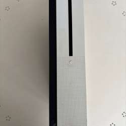 Xbox One s-в отличном состоянии в Геленджике