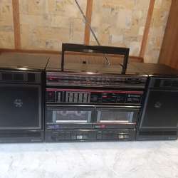 Магнитола Hitachi TRK W540W блестит