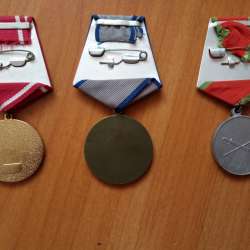Продам медали. Возможно оригиналы. Можно по отдельности.