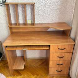 Продается компьютерный стол в Москве