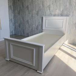 Кровать