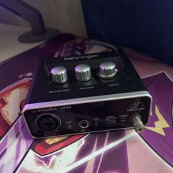 Звуковая карта behringer um2