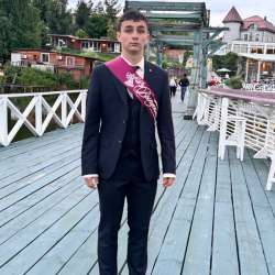 Продам костюм тройка на мальчика 150-170 рост