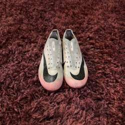 Футбольные бутсы Nike mercurial