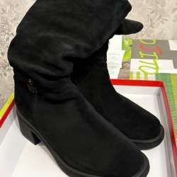Продаются новые женские сапоги