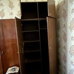 Продается 2 шкафа. 1000 рублей. Самовывоз