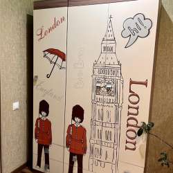 Шкаф и стол в детской в Смоленске