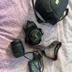 Зеркальный фотоаппарат Canon с аккумулятором, 2 объектива