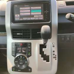 Toyota voxy в Москве фото 3