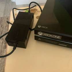 Xbox one 500 гб диски и джостики в Ханты-Мансийске фото 4