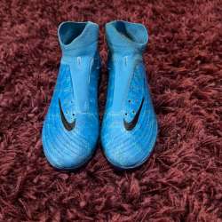 Футбольные бутсы Nike