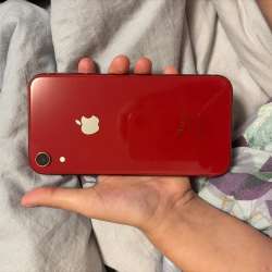 iPhone XR красного цвета