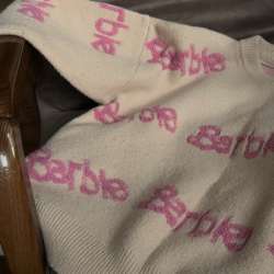 Свитер с надписью Barbie в Ставрополе