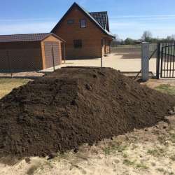 Растительный грунт с оставкой в Санкт-Петербурге