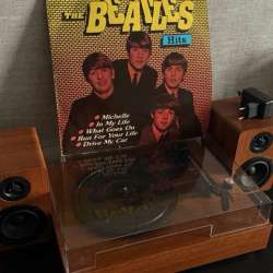 Виниловый проигрыватель ретро с пластинкой BEATLES в Владивостоке фото 11