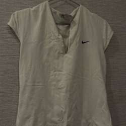 Женская футболка Nike