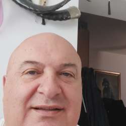 Merabi, 61 год, хочет пообщаться