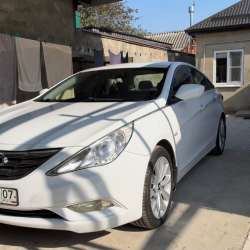 Hyundai Sonata 2010 года белая