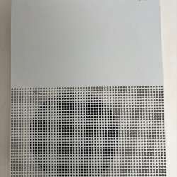 Xbox One s-в отличном состоянии